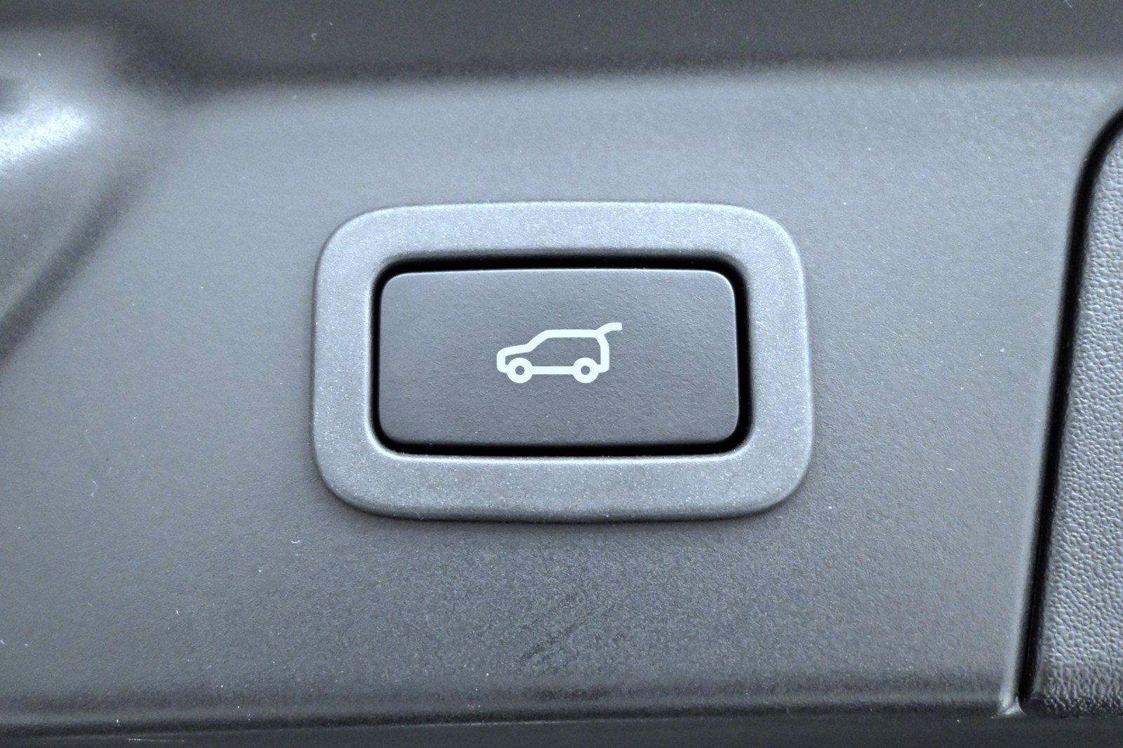 Used 2018 Land Rover Range Rover Velar R-Dynamic SE | St. Petersburg, FL